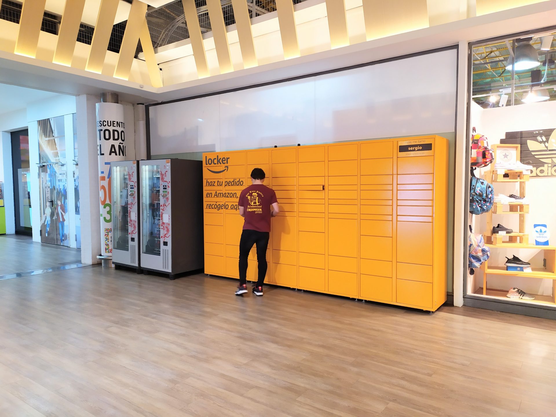 amazon locker sevilla factory dos hermanas