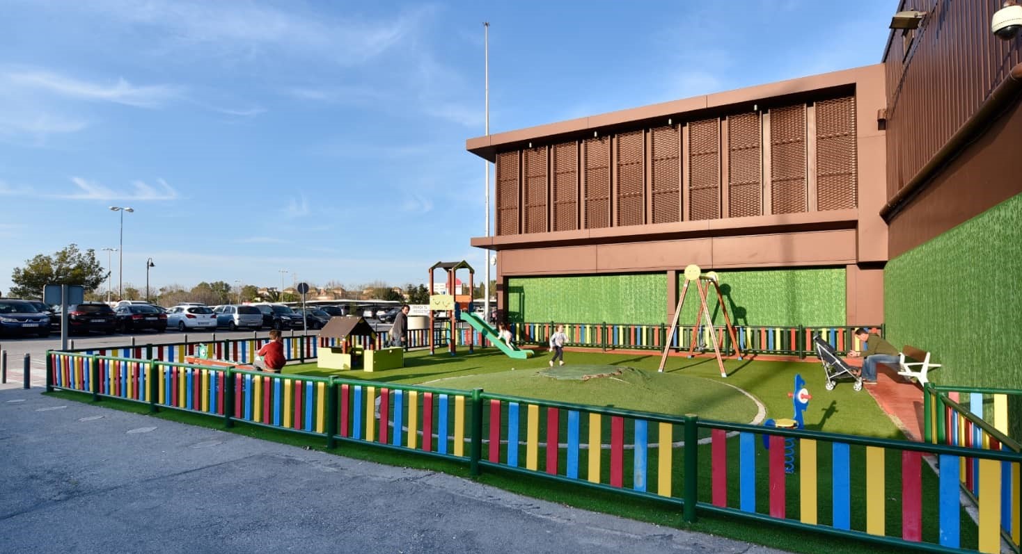 parque infantil exterior en sevilla factory